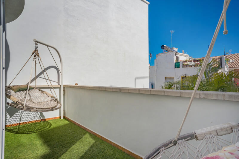 4 bedroom Townhouse for sale
