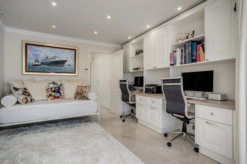 4 bedroom Townhouse for sale