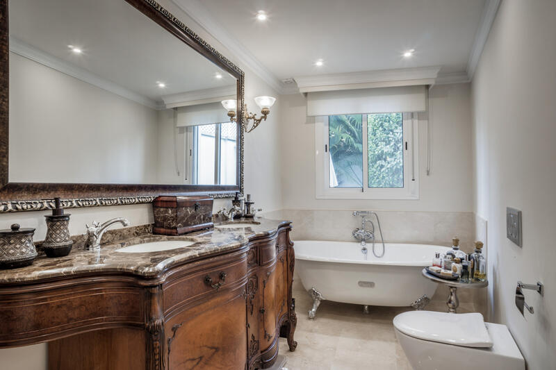 4 bedroom Townhouse for sale