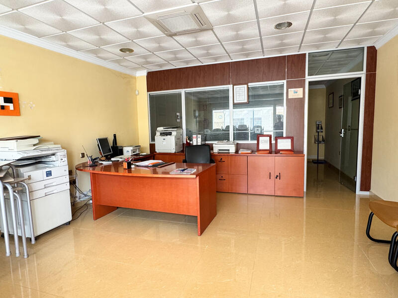 3 bedroom Commercial Property for sale