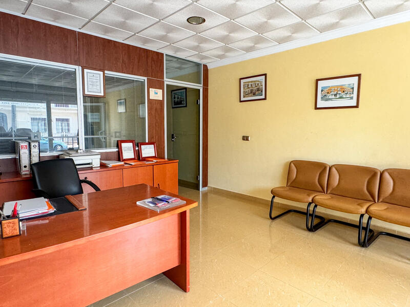 3 bedroom Commercial Property for sale