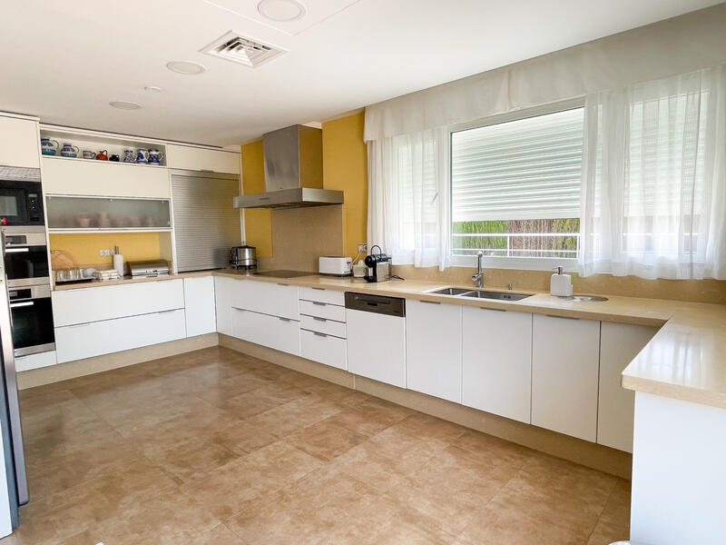 6 bedroom Villa for sale