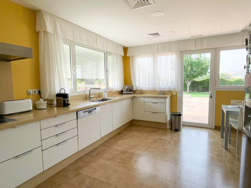 6 bedroom Villa for sale