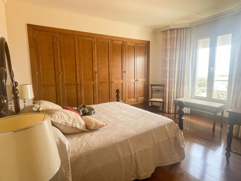6 bedroom Villa for sale
