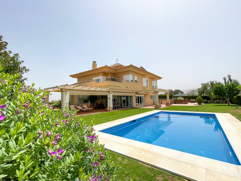 6 bedroom Villa for sale
