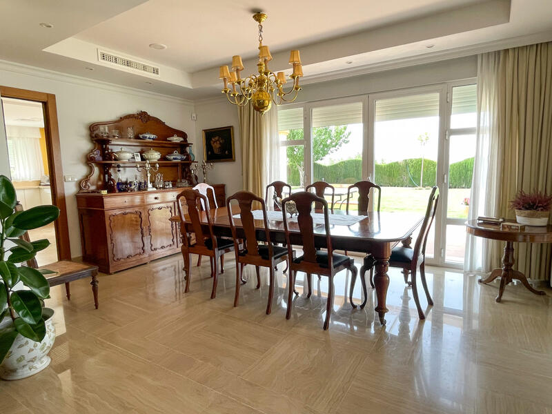 6 bedroom Villa for sale