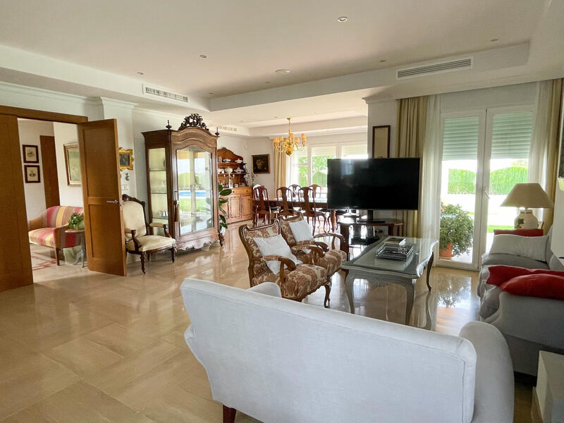 6 bedroom Villa for sale