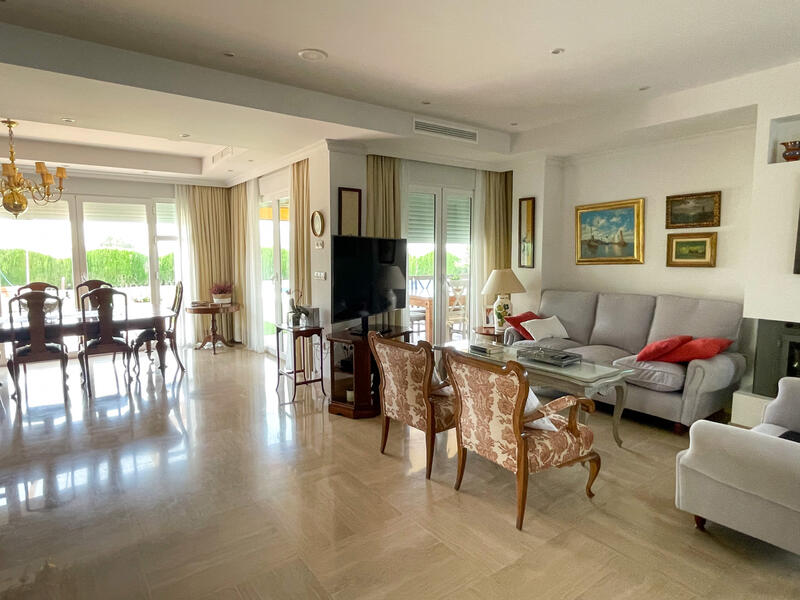 6 bedroom Villa for sale