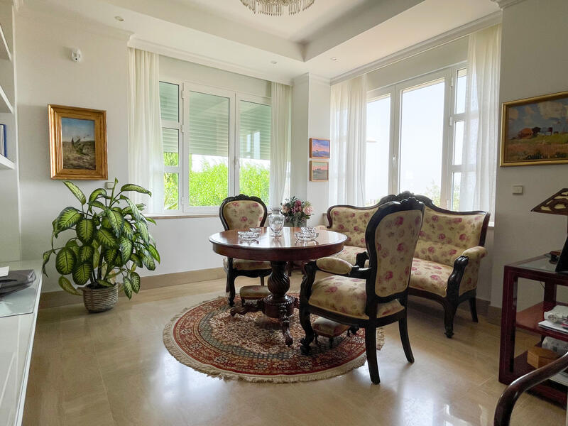 6 bedroom Villa for sale