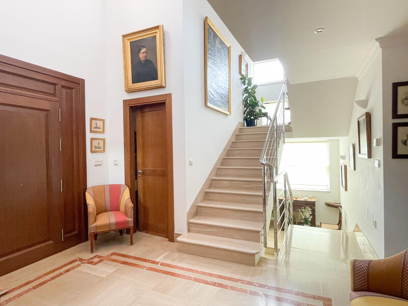 6 bedroom Villa for sale