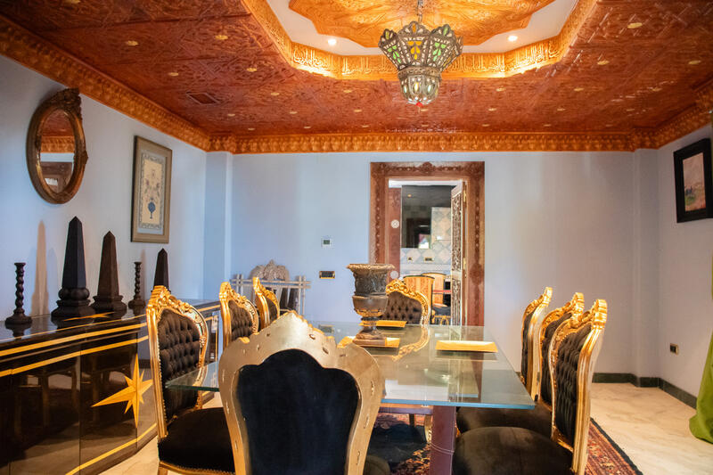 8 sovrum Villa till salu