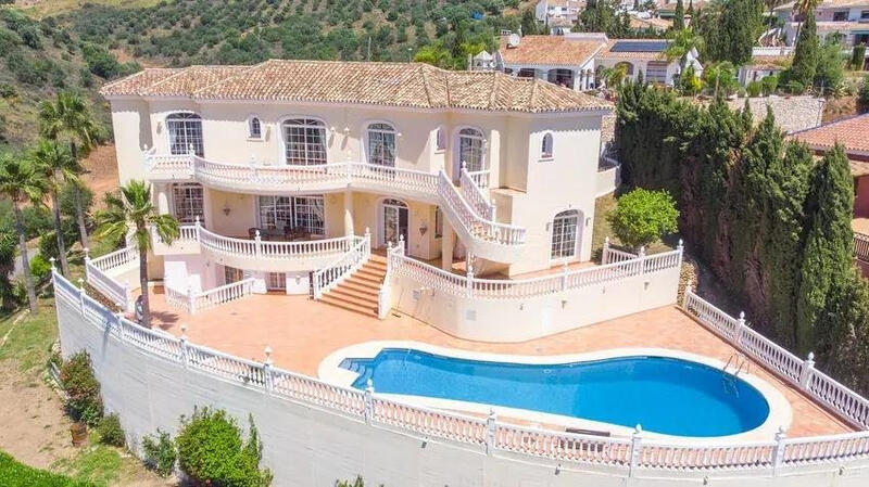 Villa for sale in Mijas Costa, Málaga