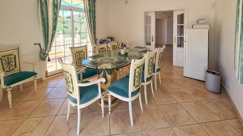 6 bedroom Villa for sale
