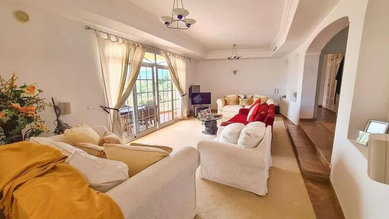 6 bedroom Villa for sale