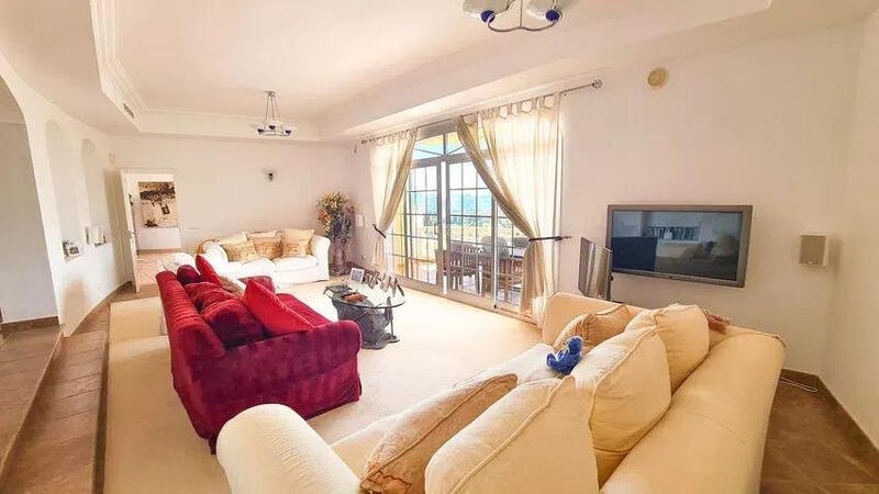 6 bedroom Villa for sale