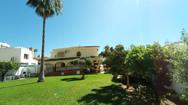 Villa zu verkaufen in Mijas, Málaga