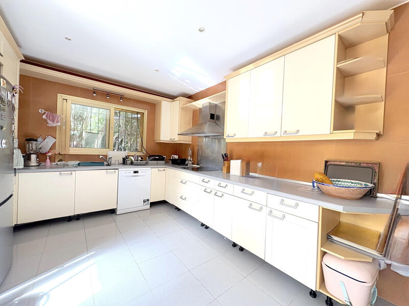 9 bedroom Villa for sale