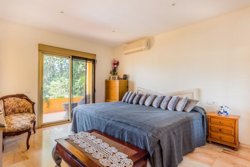 9 bedroom Villa for sale