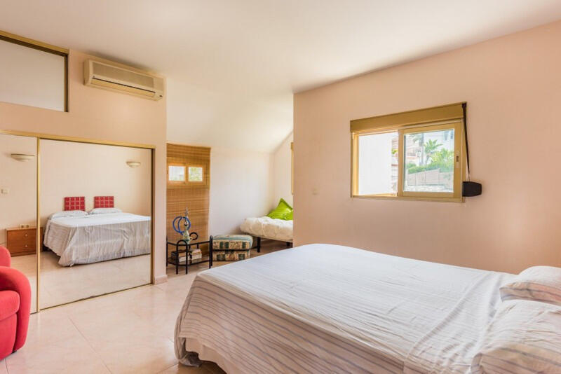 9 bedroom Villa for sale