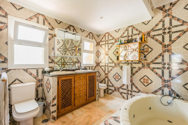 9 bedroom Villa for sale