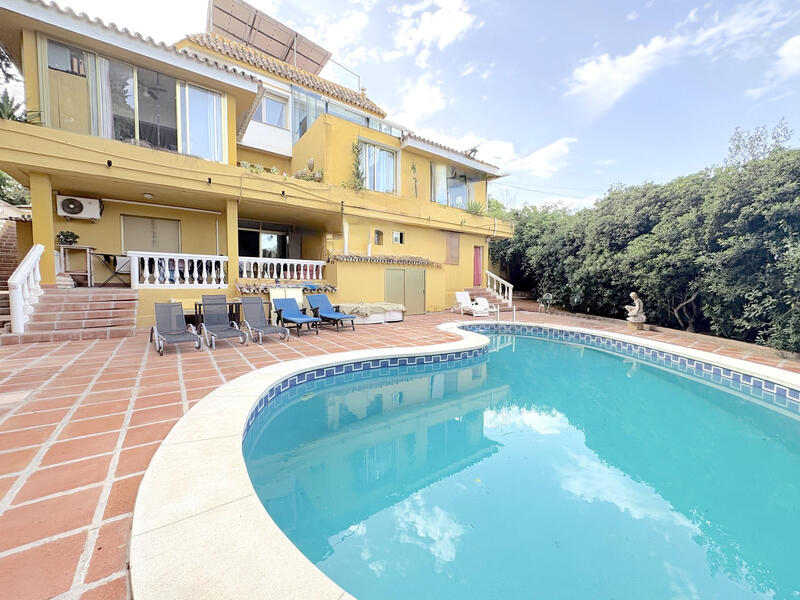 9 bedroom Villa for sale