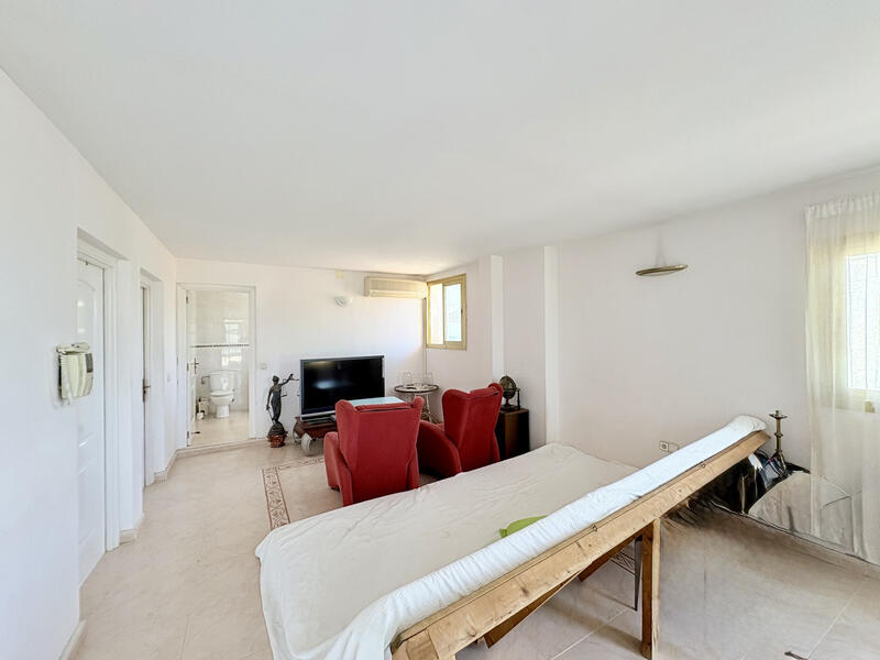 9 bedroom Villa for sale