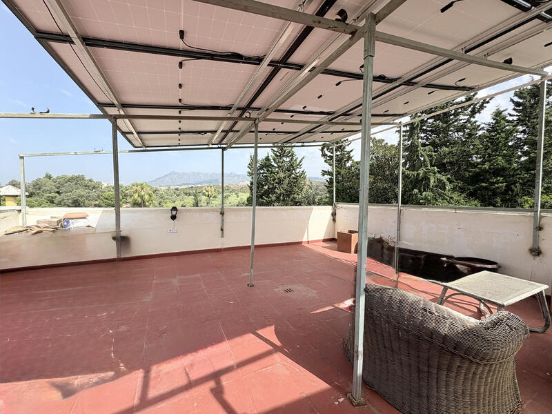9 bedroom Villa for sale