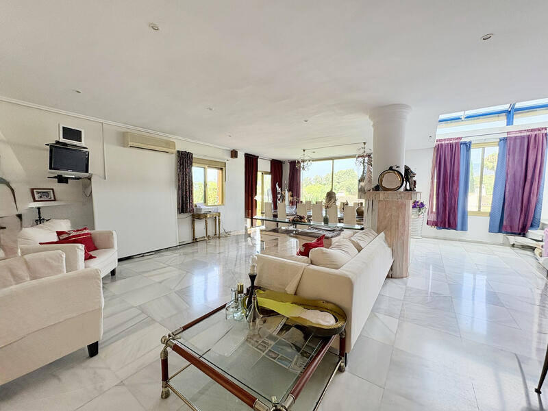 9 bedroom Villa for sale