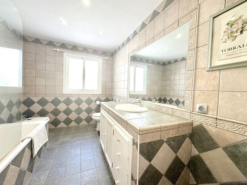 5 bedroom Villa for sale