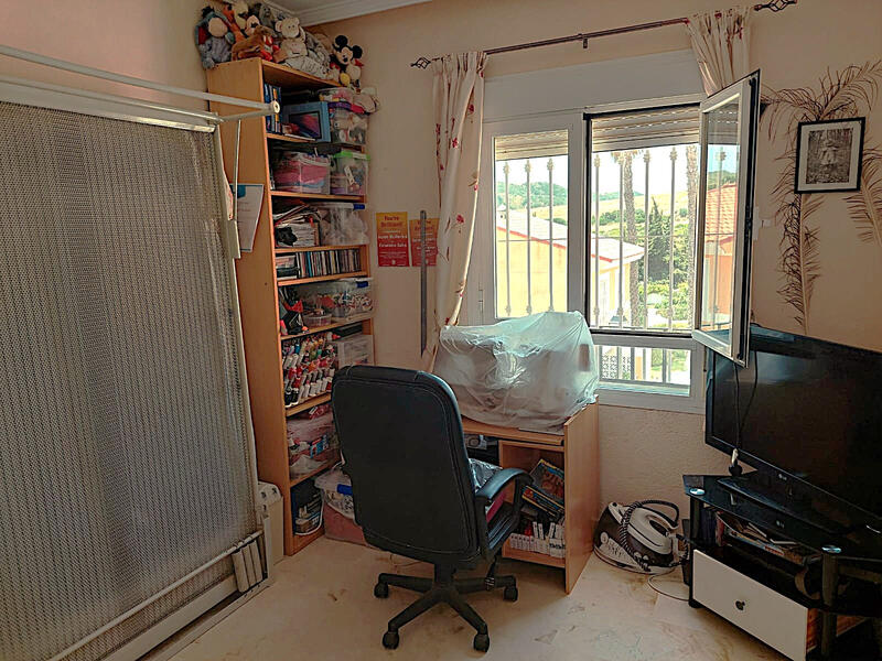 3 slaapkamer Gezinswoning Te koop