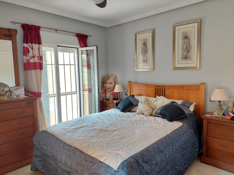 3 slaapkamer Gezinswoning Te koop