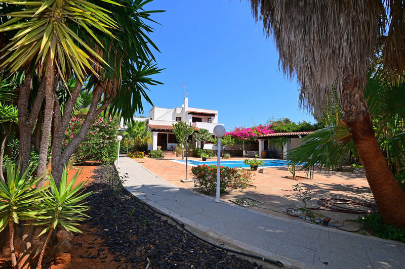Villa for sale in Santa Eulalia, Jaén