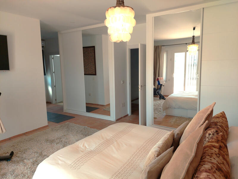 5 bedroom Villa for sale
