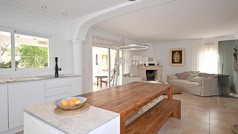 4 Schlafzimmer Landhaus zu verkaufen