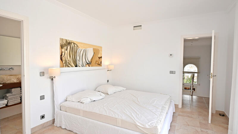 4 Schlafzimmer Landhaus zu verkaufen