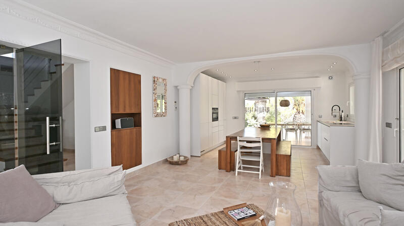 4 Schlafzimmer Landhaus zu verkaufen