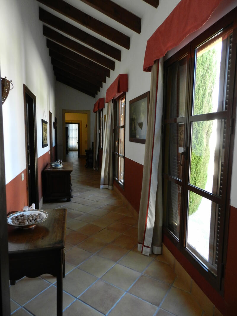 4 bedroom Country House for sale