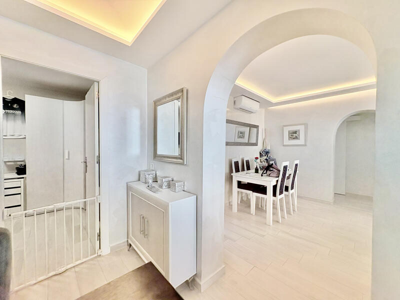 6 bedroom Townhouse for sale