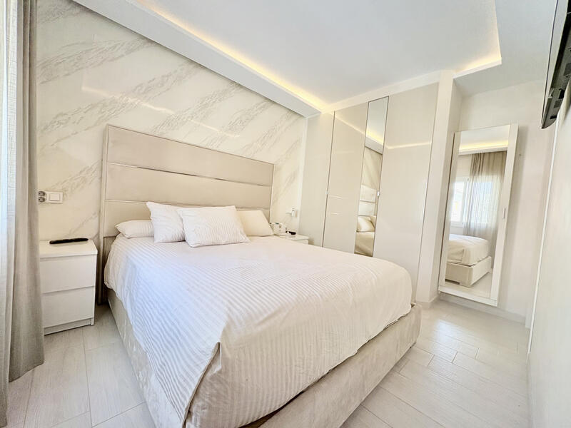 6 bedroom Townhouse for sale