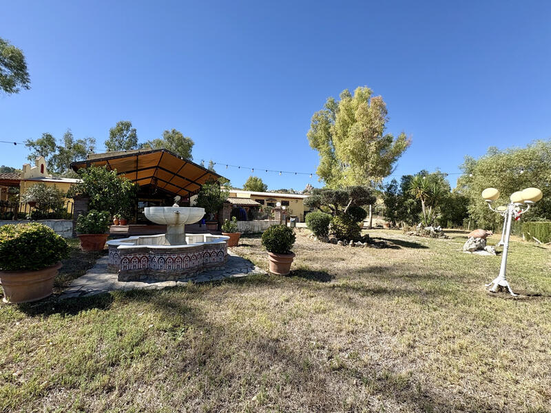 2 bedroom Commercial Property for sale