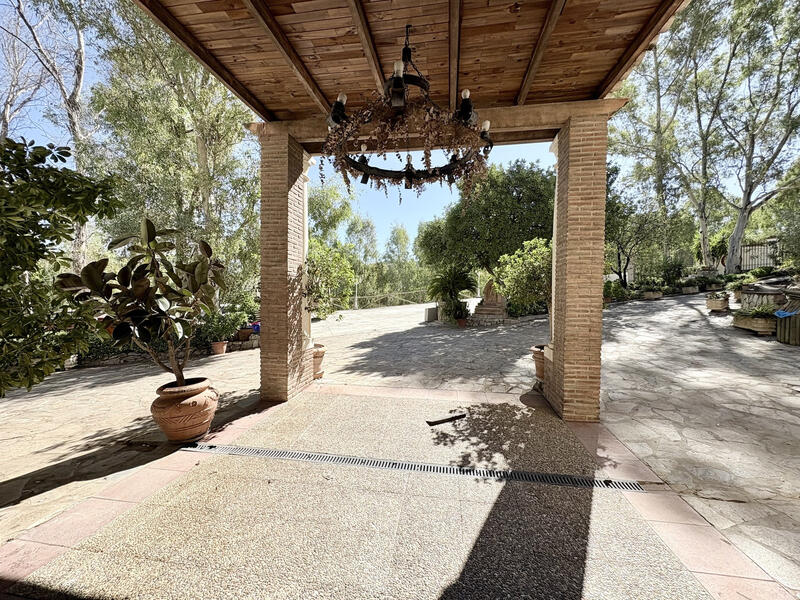 2 bedroom Commercial Property for sale