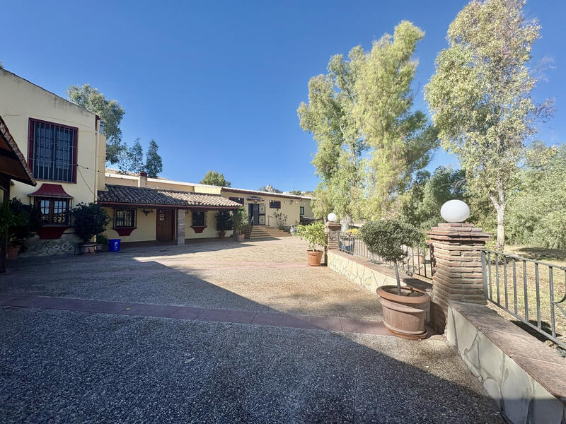 2 bedroom Commercial Property for sale