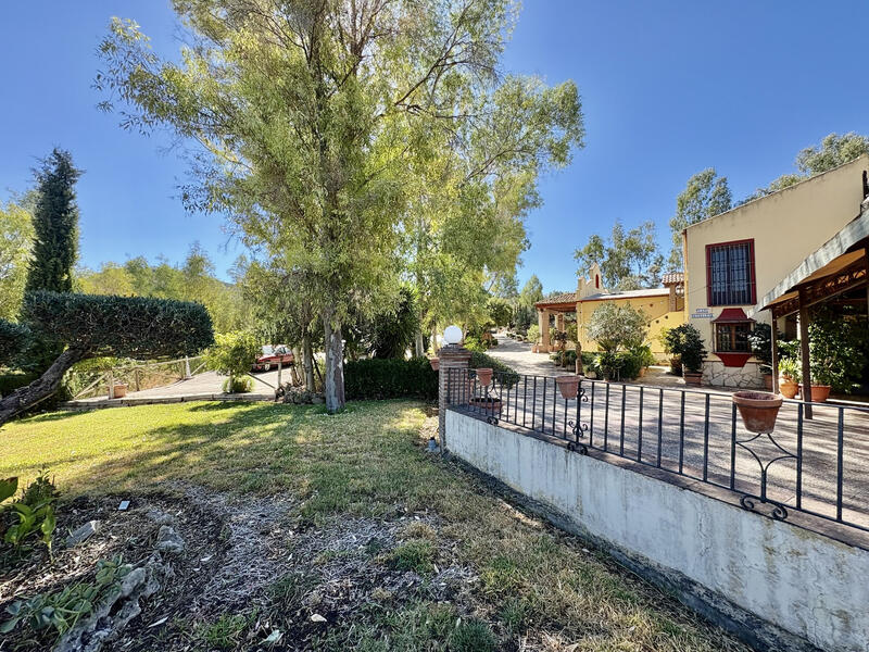 2 bedroom Commercial Property for sale