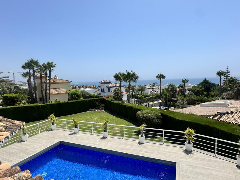 Villa for sale in Estepona, Málaga