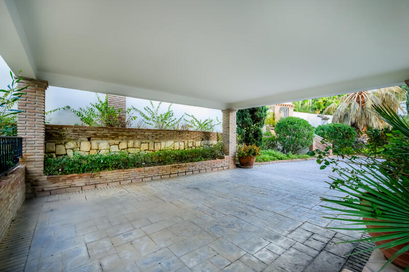 6 bedroom Villa for sale
