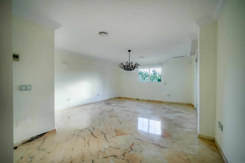 6 bedroom Villa for sale