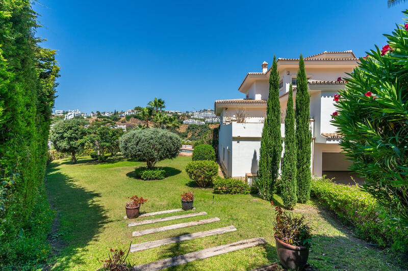 6 bedroom Villa for sale
