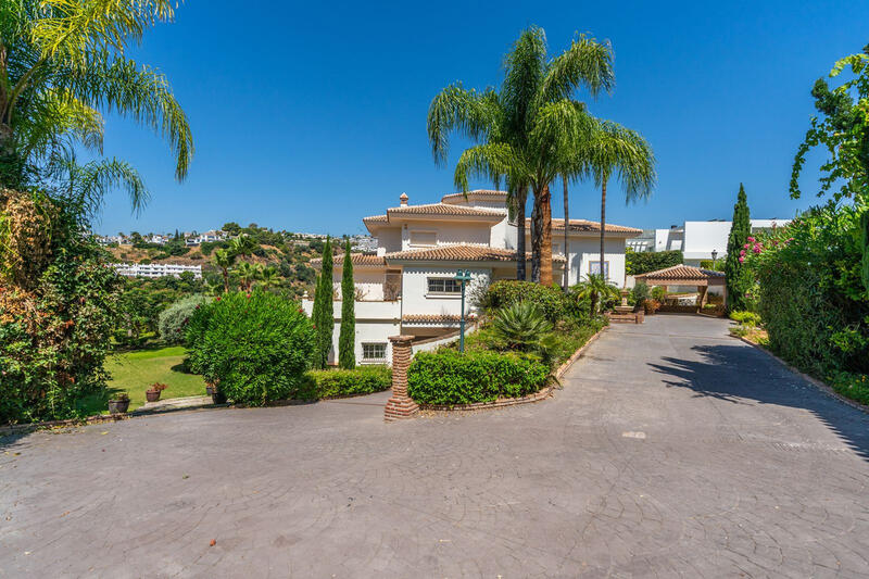 6 bedroom Villa for sale