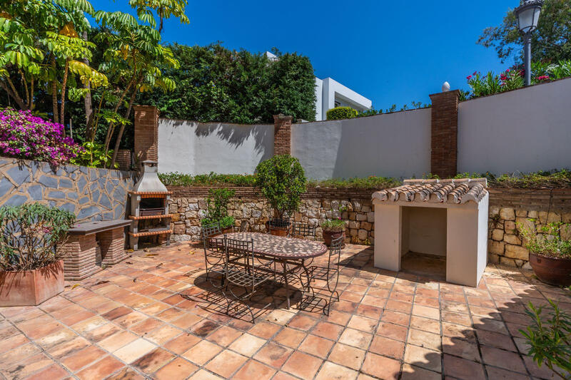 6 bedroom Villa for sale