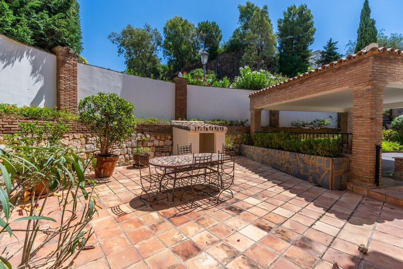 6 bedroom Villa for sale